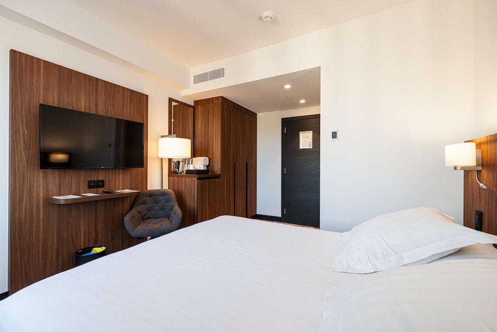 COMFORT, QUEEN BED