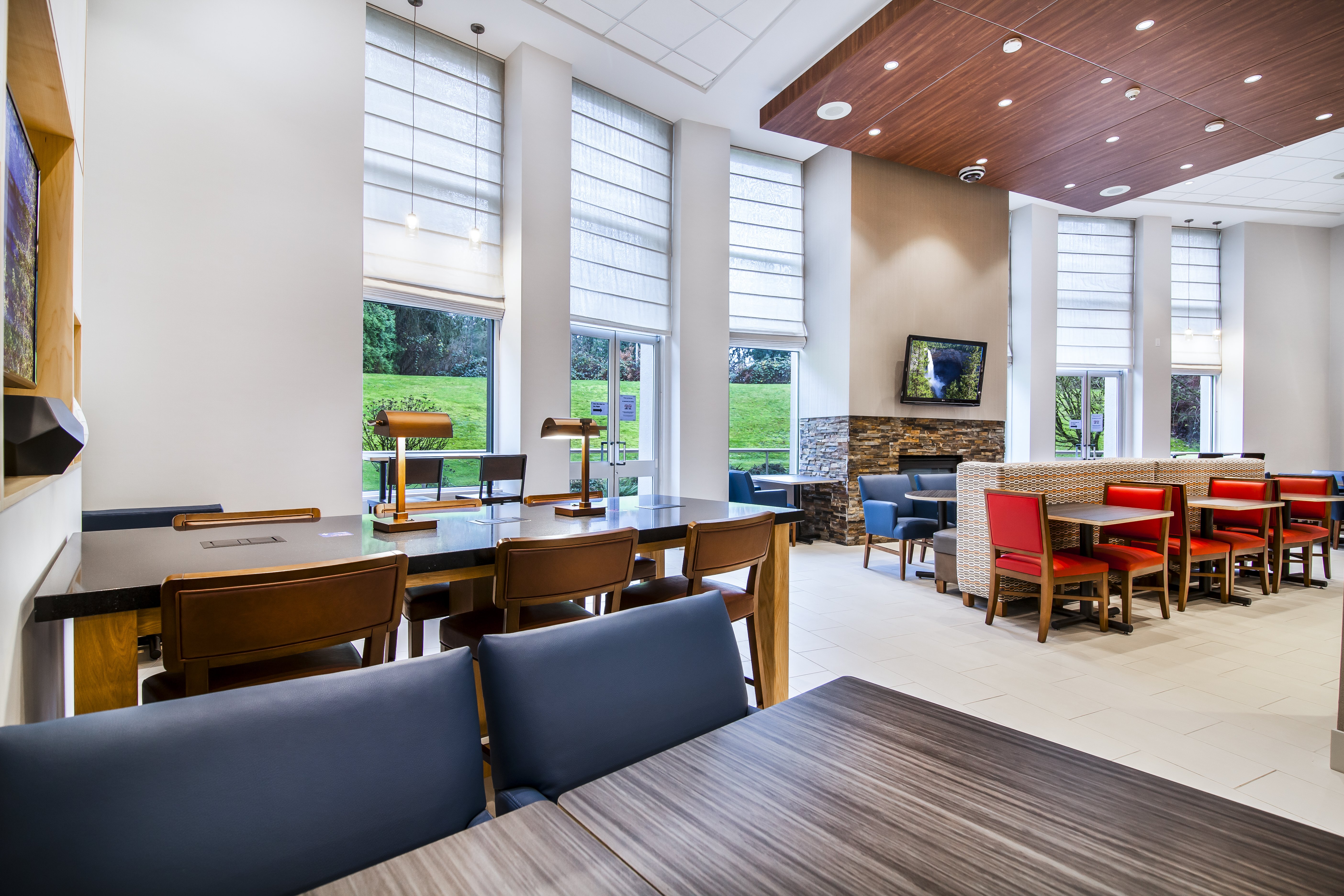 Holiday Inn Express Suites Langley 54/73