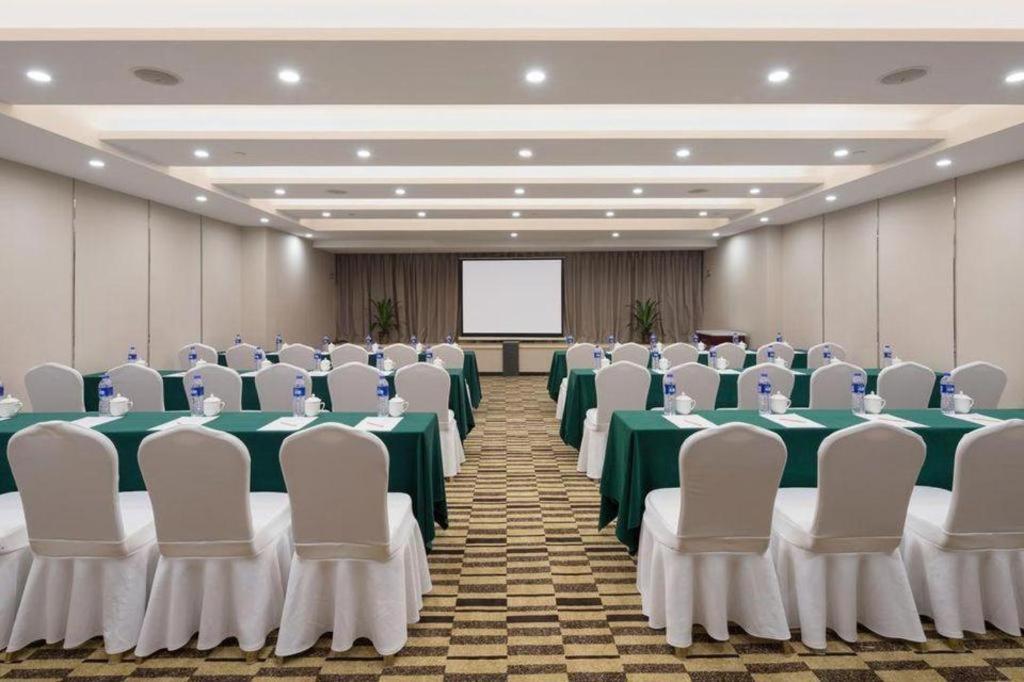 Leisure Hotel Dongguan 56/59