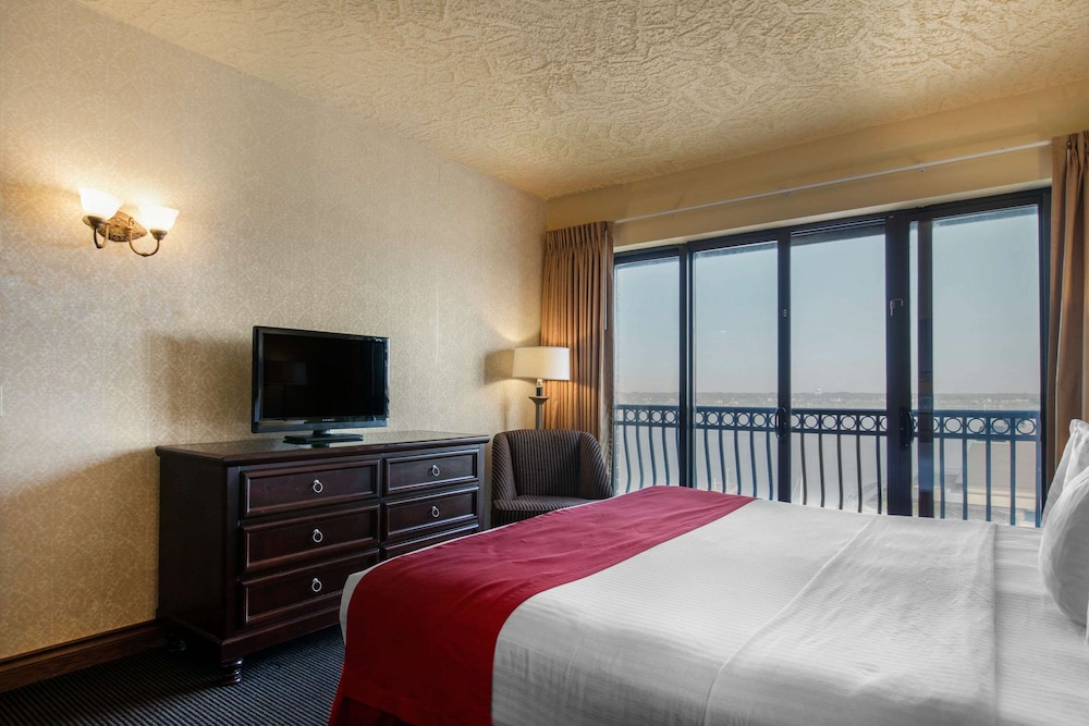 Shoreline Inn Conference Center Ascend Hotel Collection 15/45