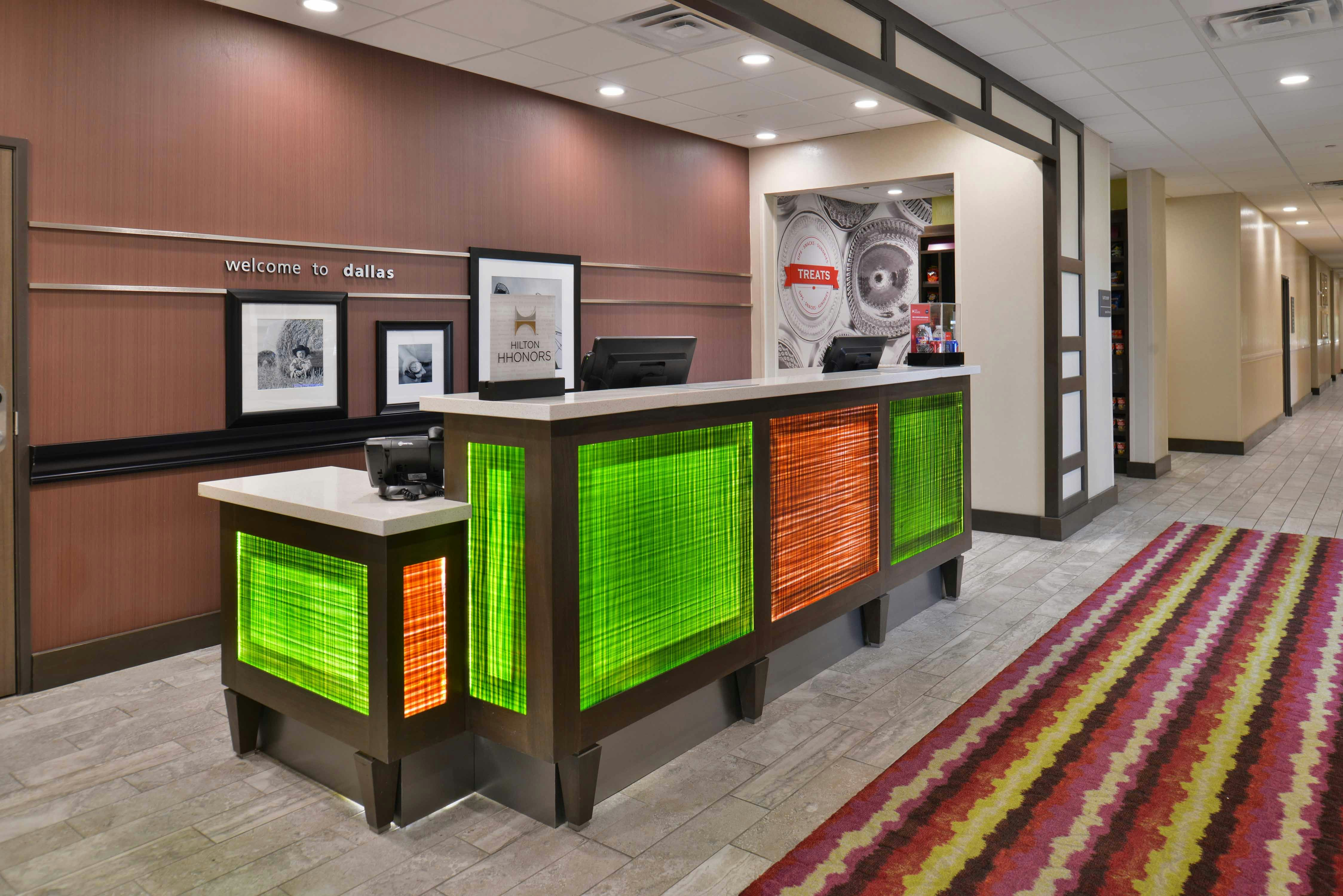 Hampton Inn Suites Dallas Market Center 11/75