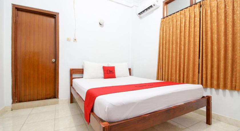 Reddoorz Plus Near Alun Alun Selatan 21/42