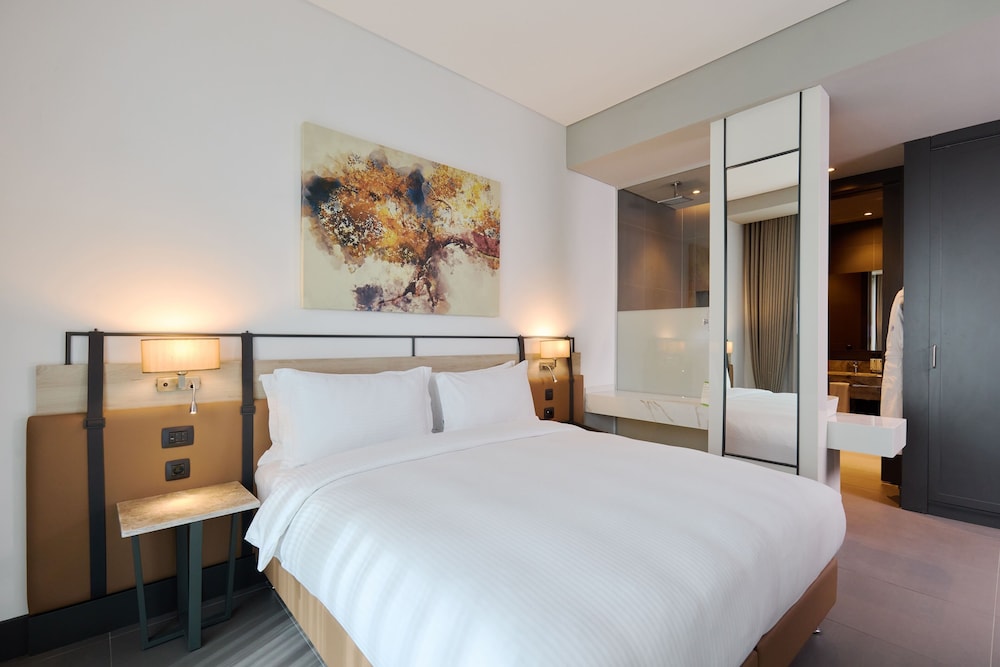 1 BEDROOM, LUXURY