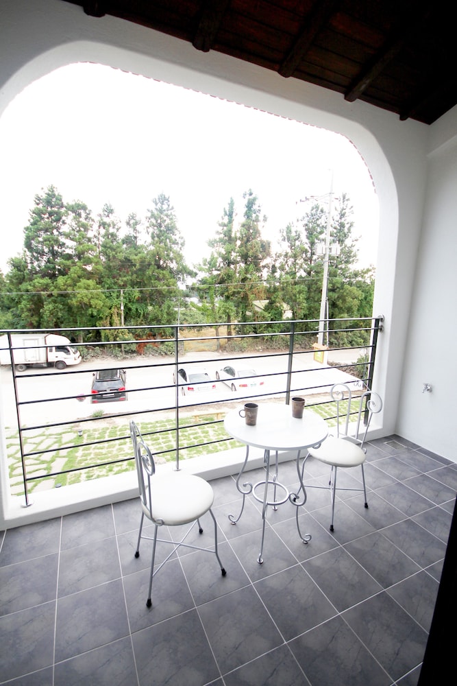 Nomad Pension In Jeju 37/62