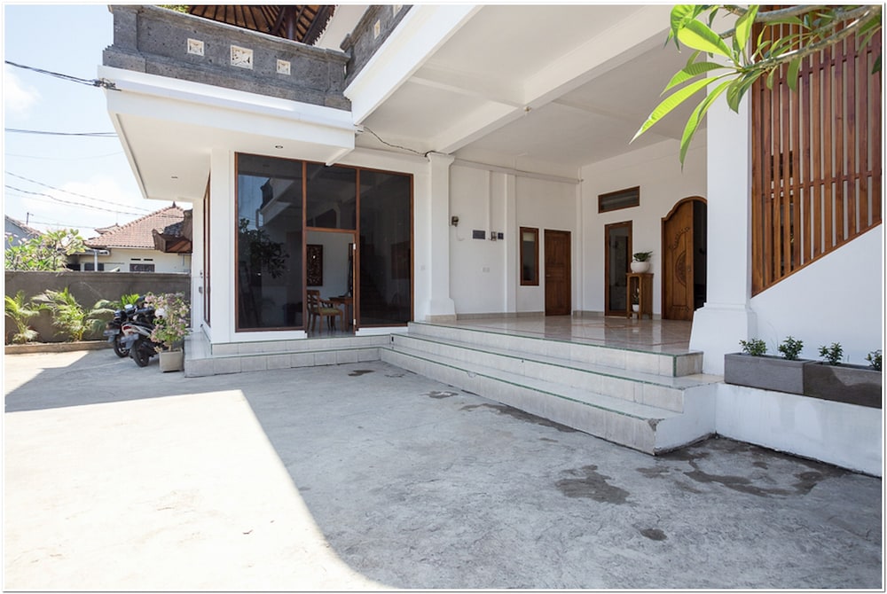 RedDoorz near Padang Galak Beach [VR] 11/15