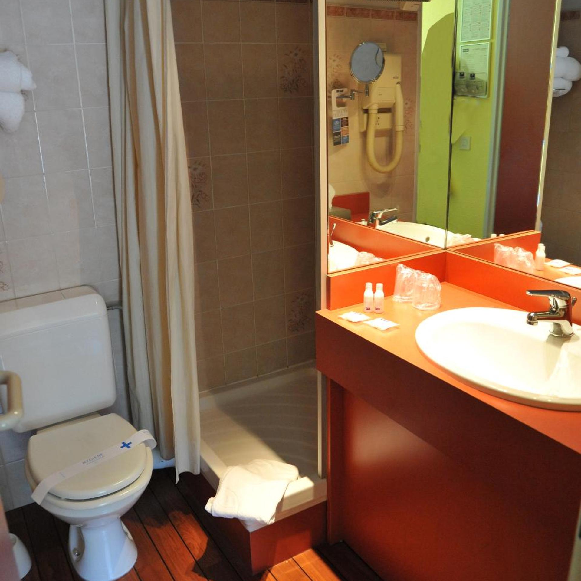 غرفة بسريرين منفصلين، Hotel Menton Riviera 2/4