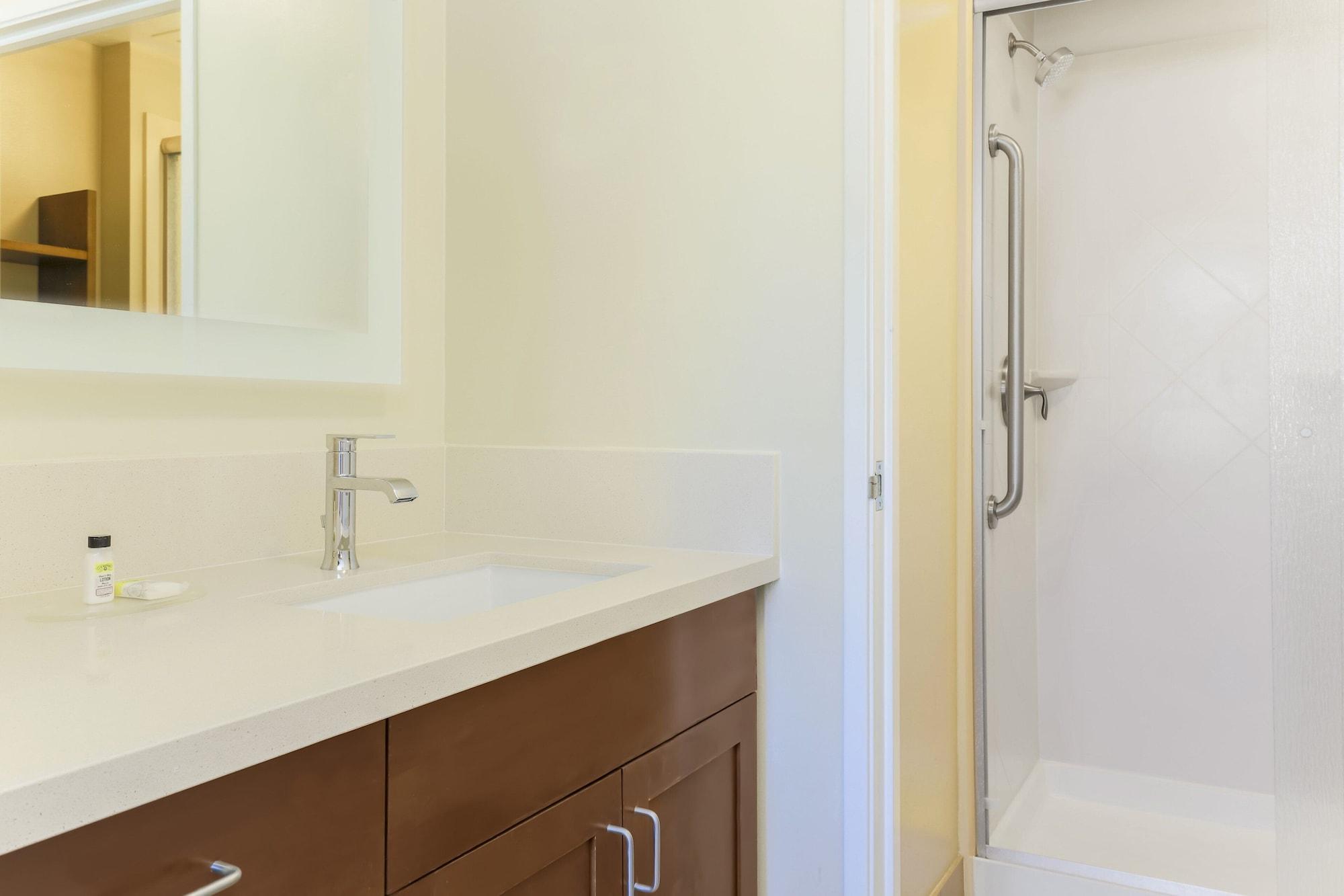 Studio, Suite, Kitchen