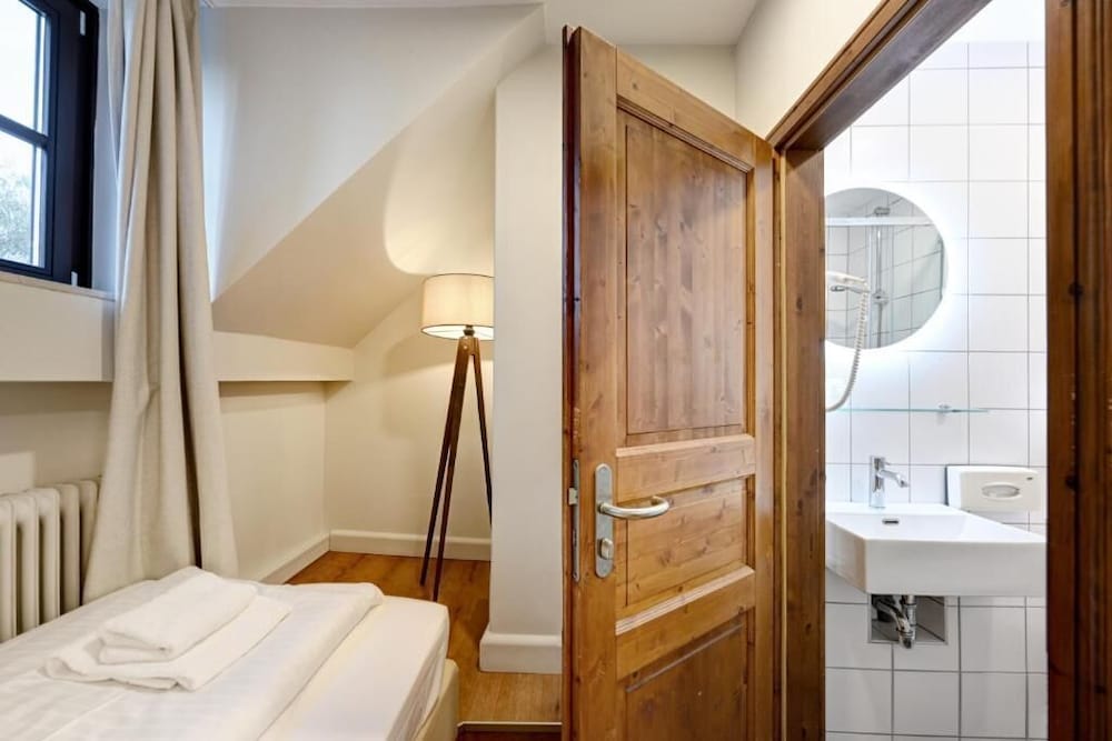 ROOM, SINGLE, ANNEX