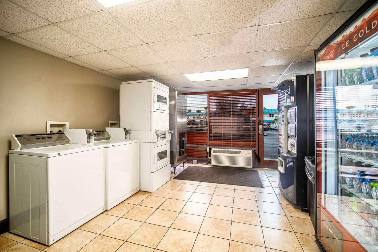 La Quinta Inn & Suites by Wyndham Cocoa Beach Oceanfront 9/54