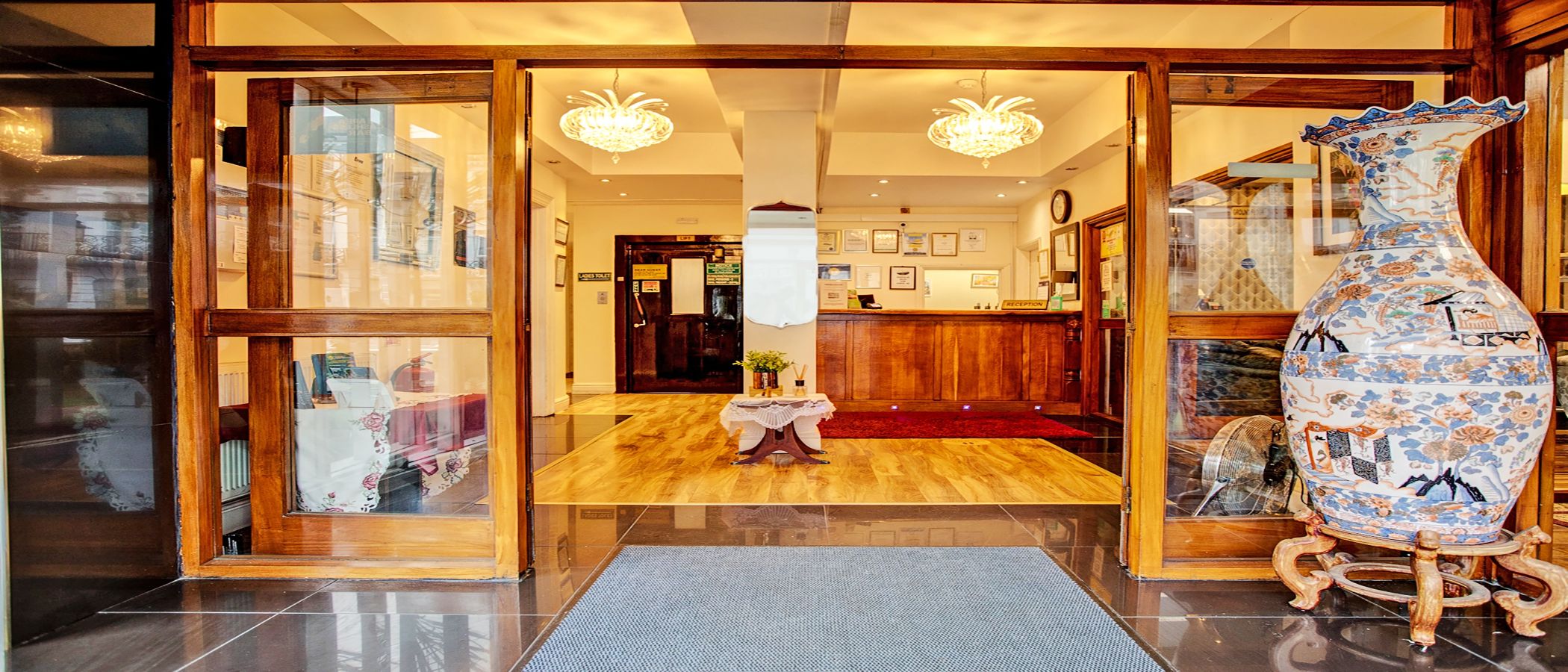 The Waverley Hotel 7/38