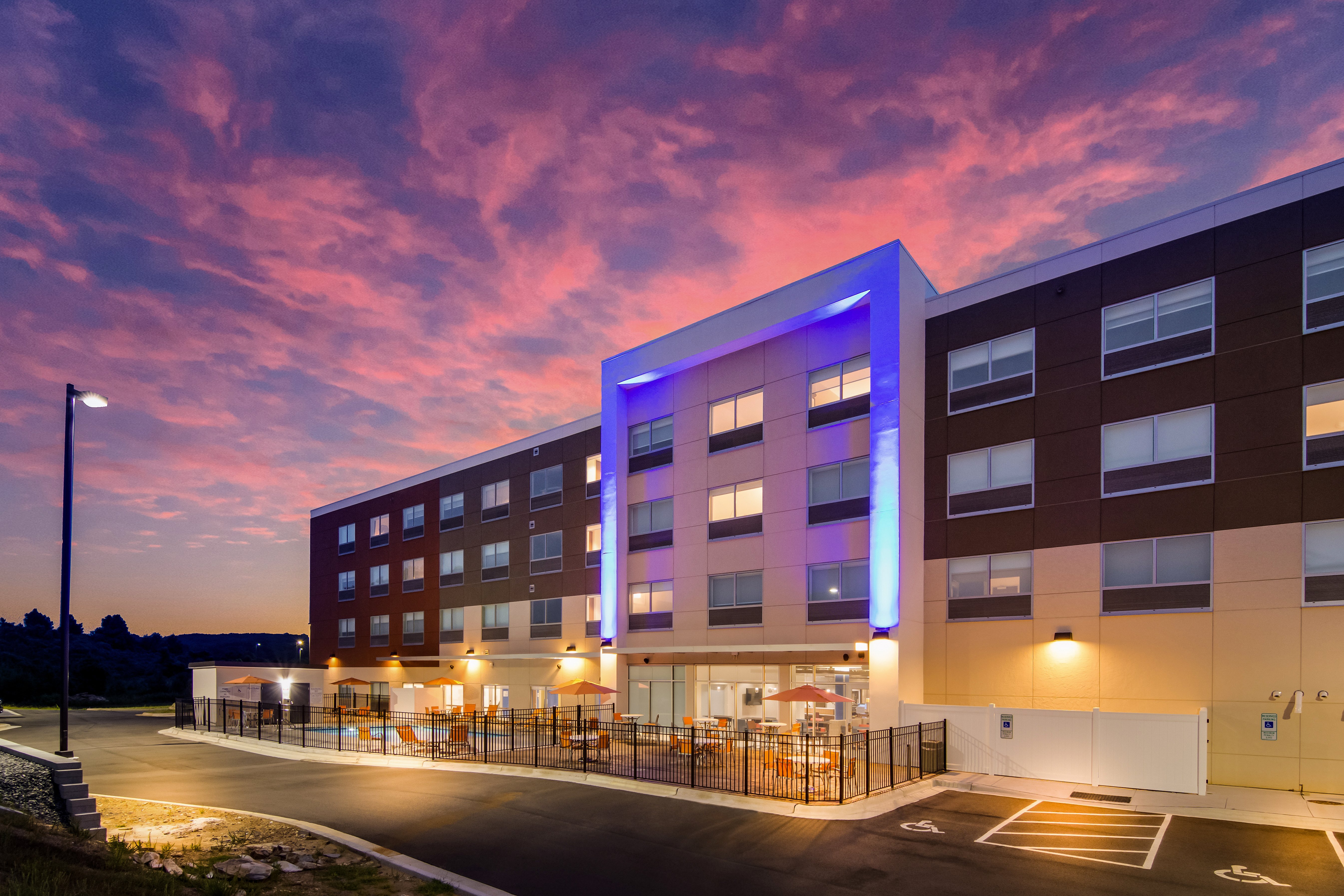 Holiday Inn Express and Suites Asheboro 1/34
