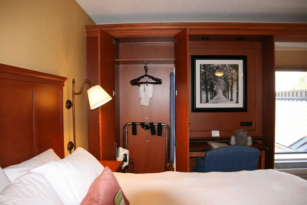 Hampton Inn Louisville-Airport 24/56