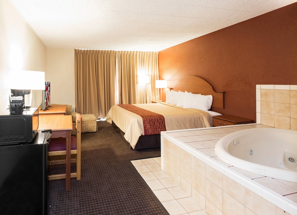 Days Inn by Wyndham Williamsport 15/35