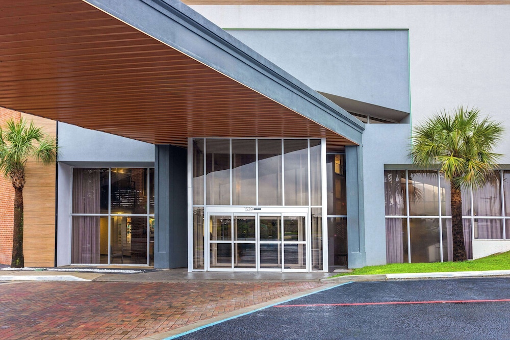 Hawthorn Extended Stay by Wyndham Columbia / Ft. Jackson 44/55