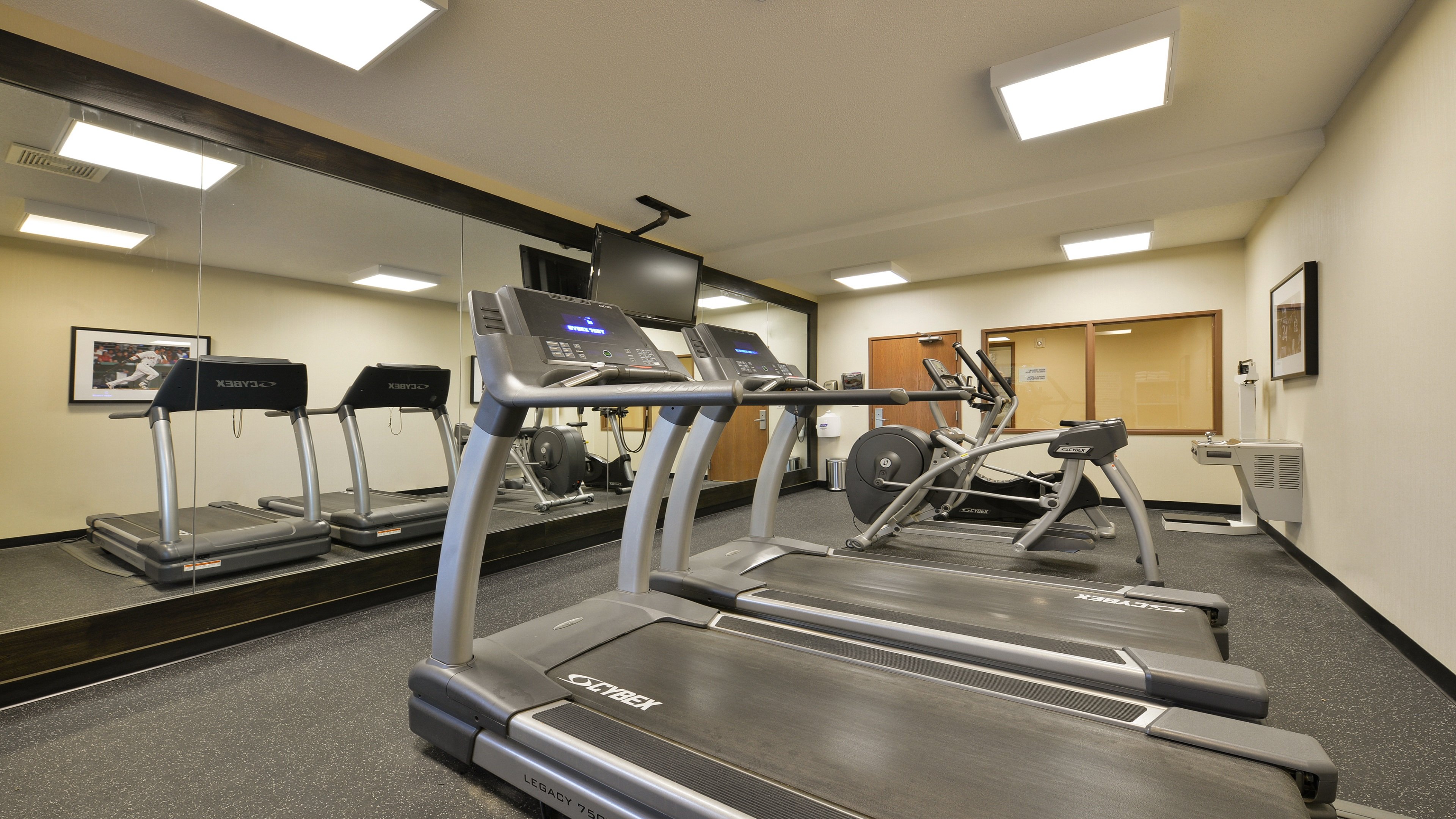 Holiday Inn Express Boston-Milford 21/32