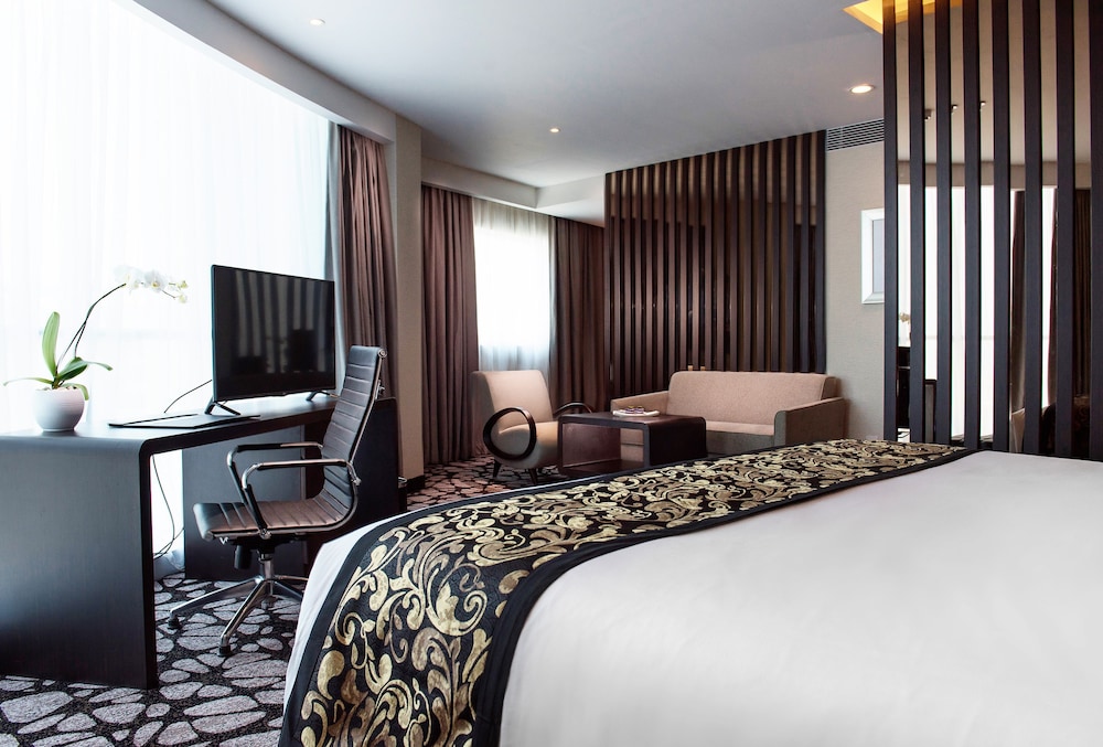 MELIA MAKASSAR 18/73