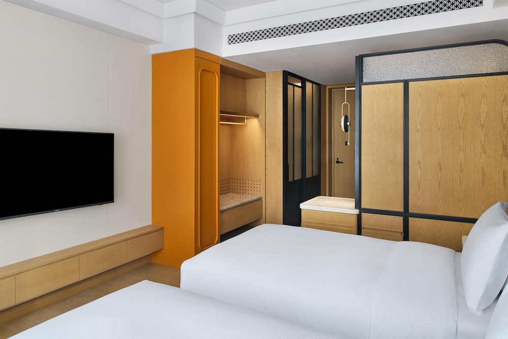 Xi Zhe Wuxi, Curio Collection by Hilton 12/36