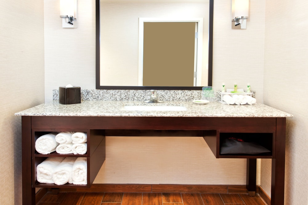 Holiday Inn Express Hotel And Suites Huntsville West Research Pk 62/70