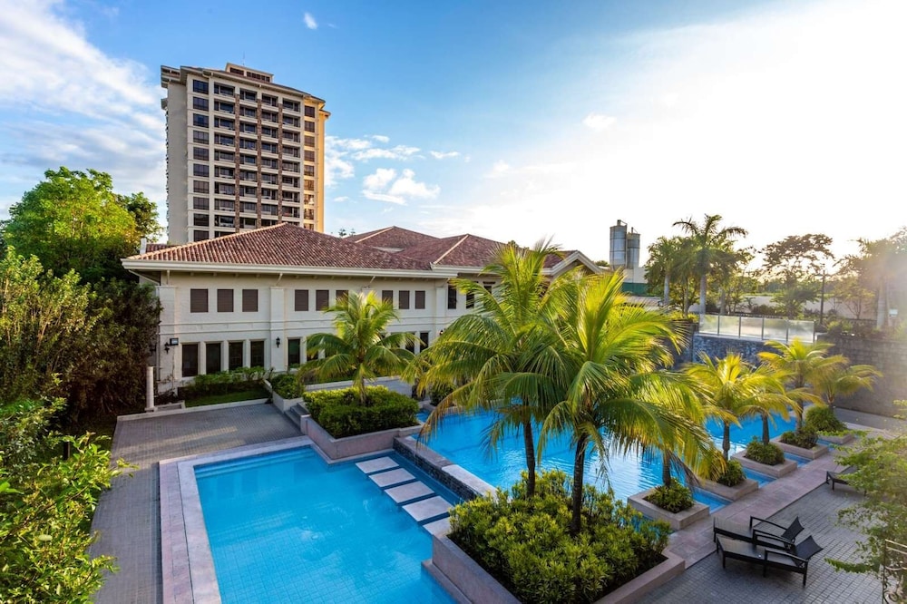 Splendido Tagaytay Hotel and Country Club 56/60