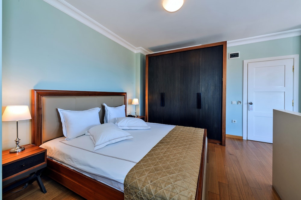 SUITE, KING BED, SEA VIEW, SOFA