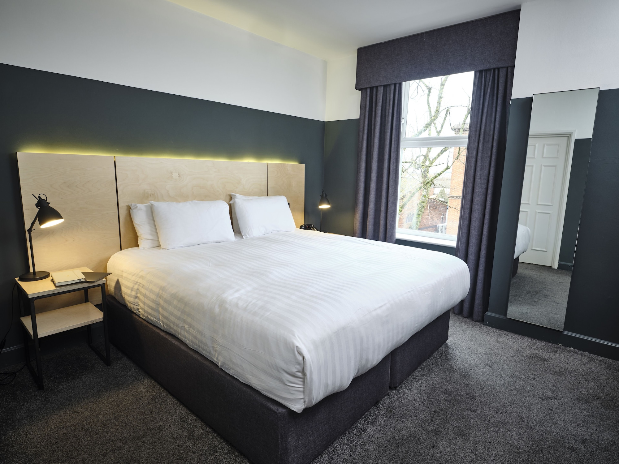 ROOM, QUADRUPLE