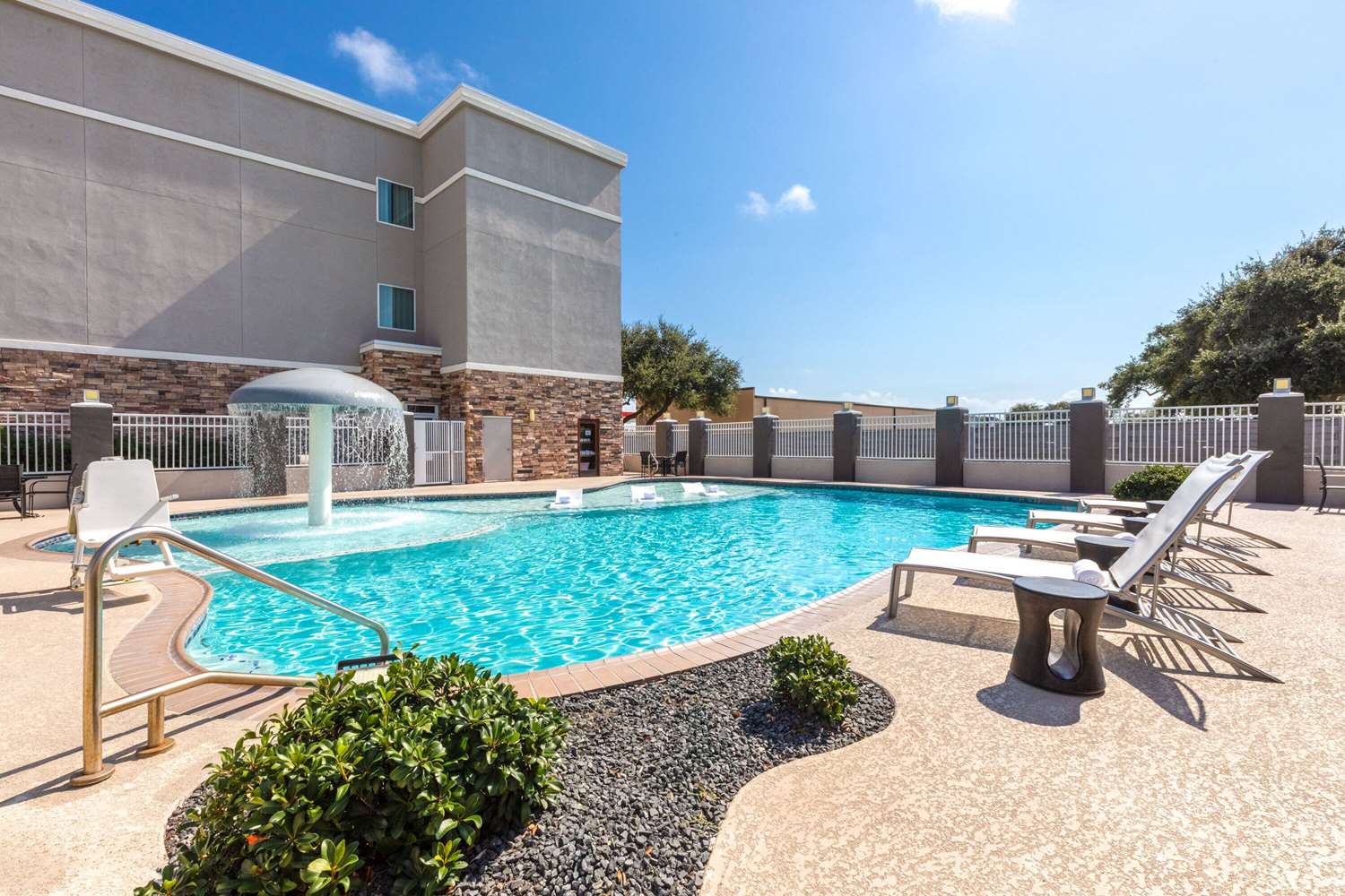 La Quinta Inn & Suites by Wyndham Rockport - Fulton 44/46