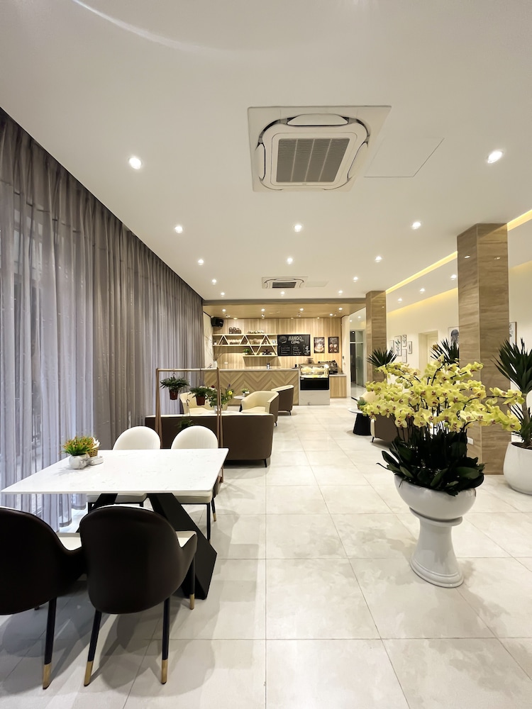 Mango Hotel Hanoi 8/50