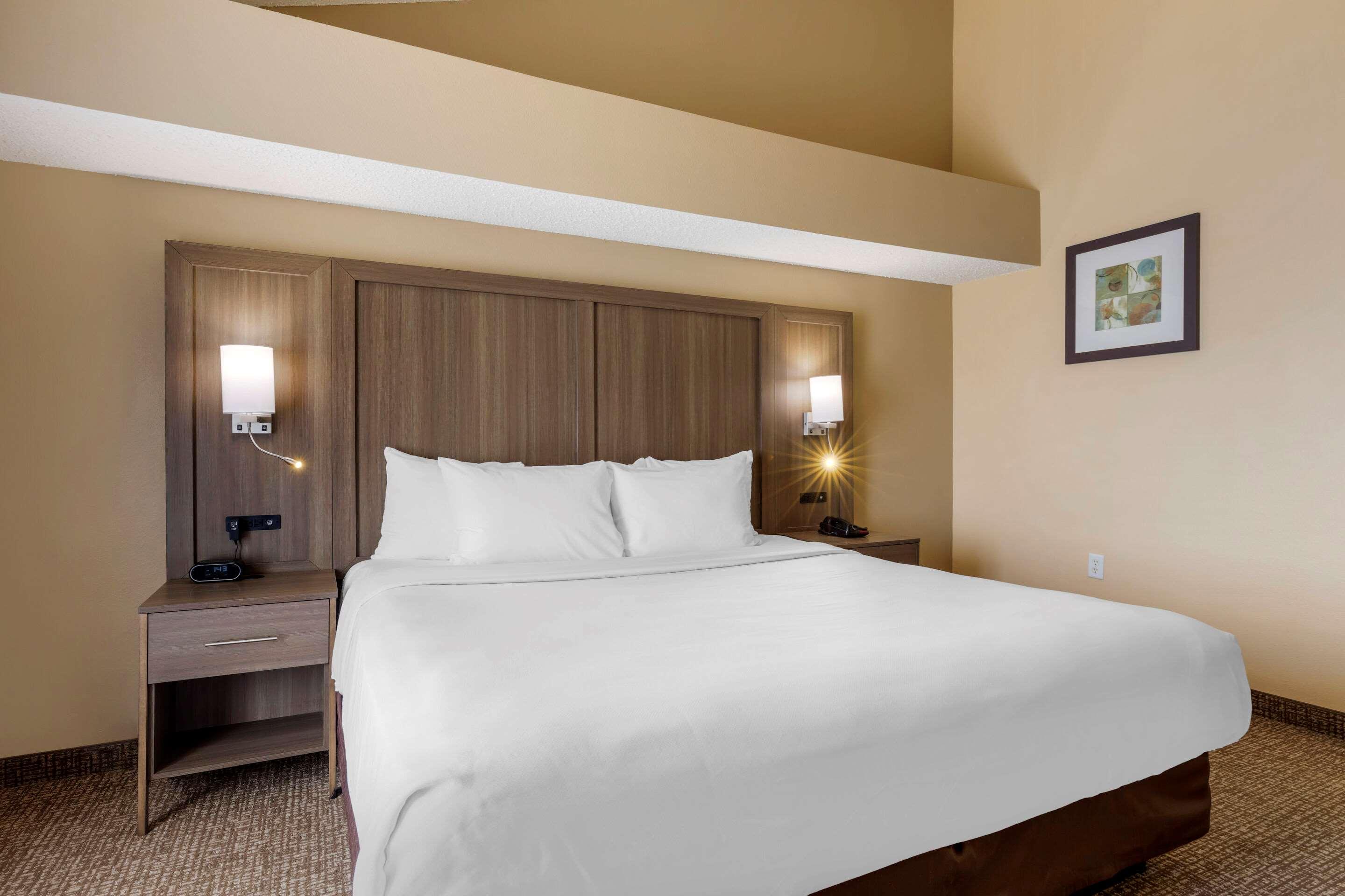 UPGRADE, SUITE, KING BED