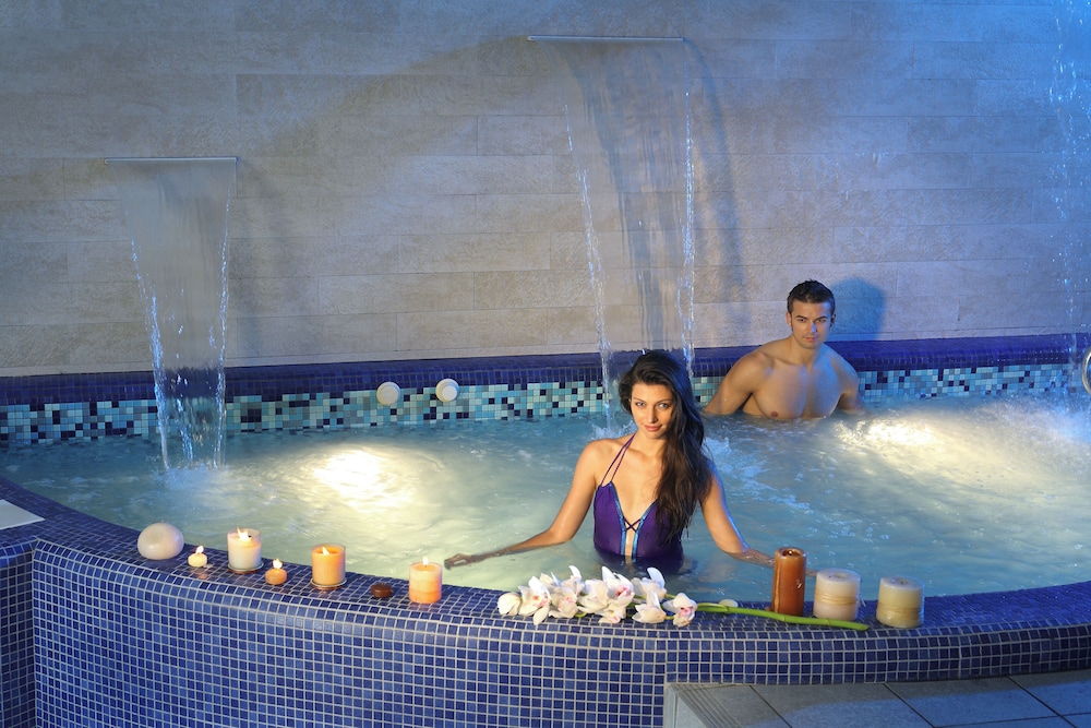 swimming pool spa