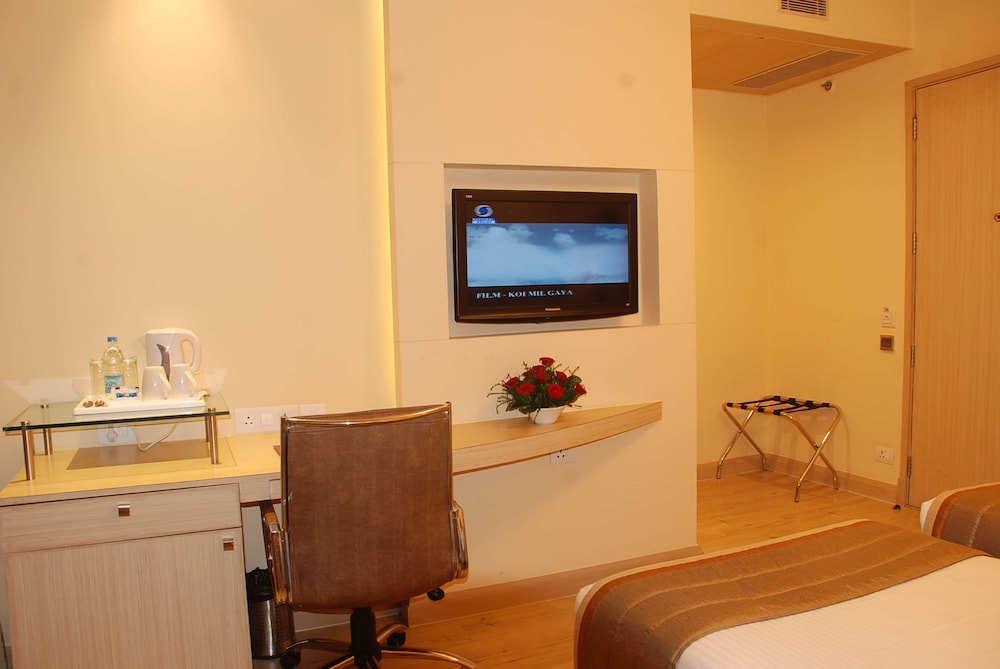 Sarovar Portico Naraina 38/54