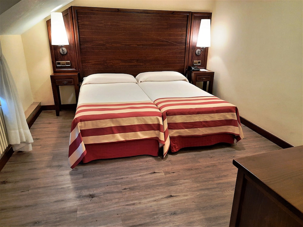 Hotel Urogallo (ex Husa) 13/46