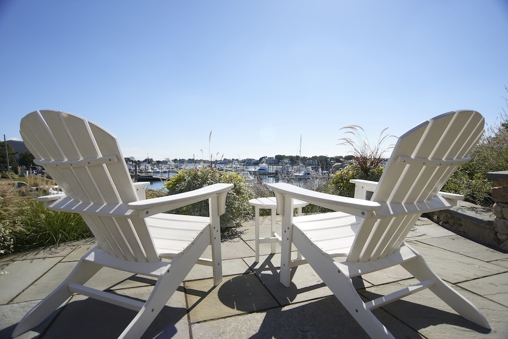 Anchor In Distinctive Waterfront Lodging 5/65