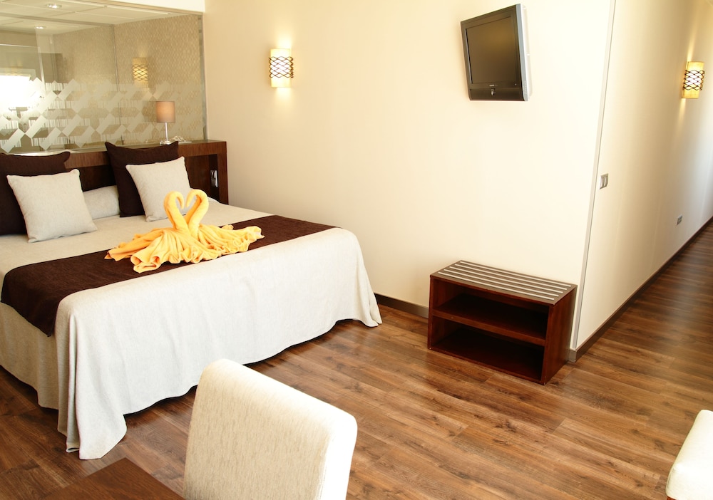 Don Paco Hotel 36/77