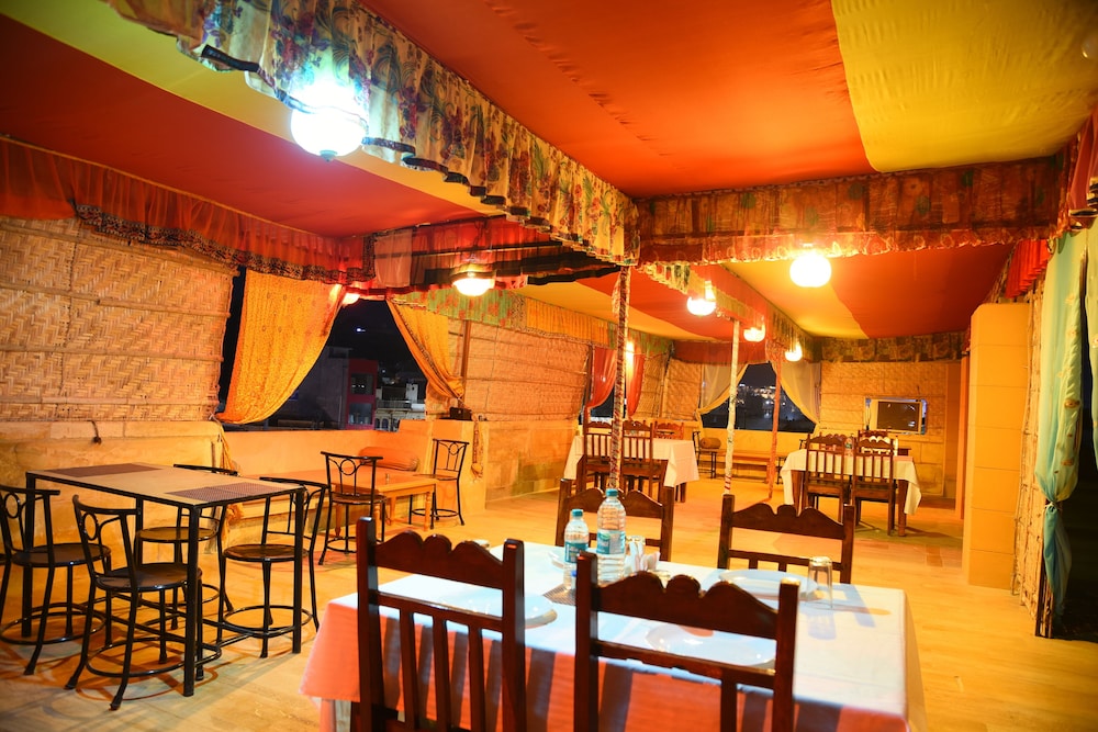 Hotel Marina Mahal 40/50