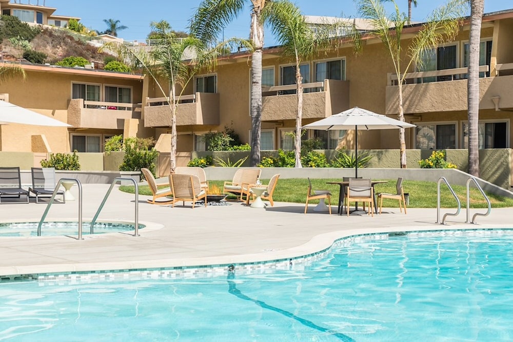 Winners Circle Resort 48/51