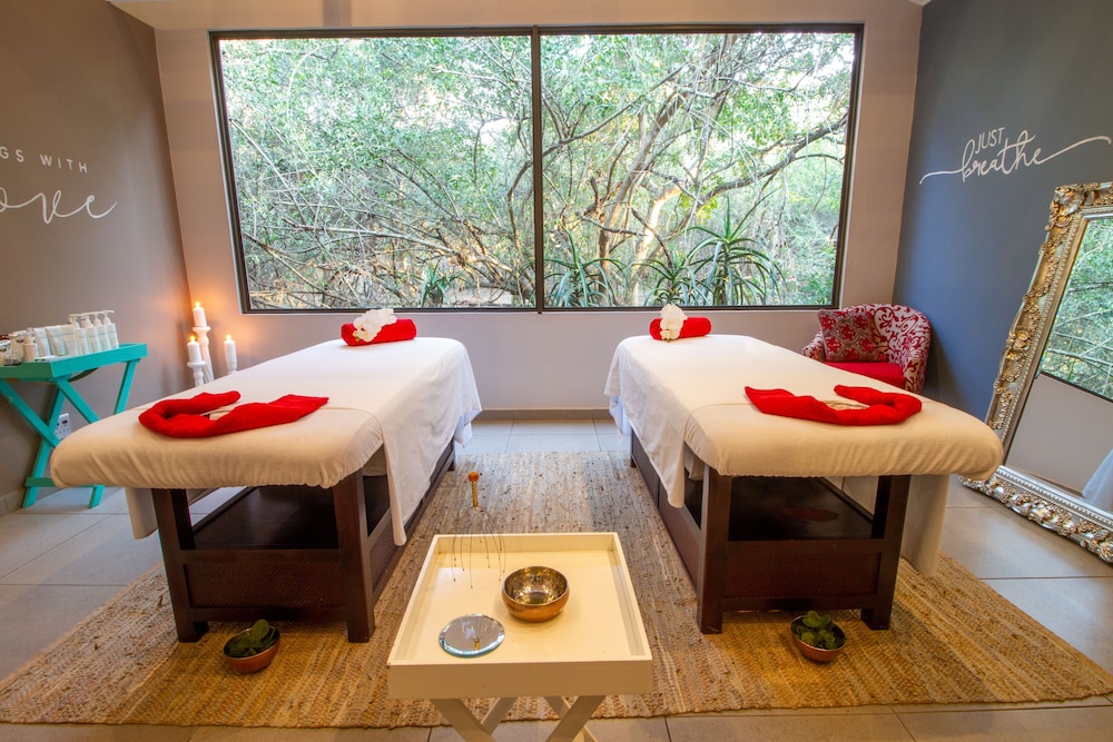 Emdoneni Lodge with Animal Care and Rehab Centre 33/66