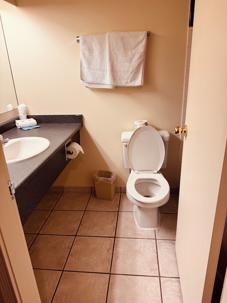Island Travel Inn Hotel 50/55