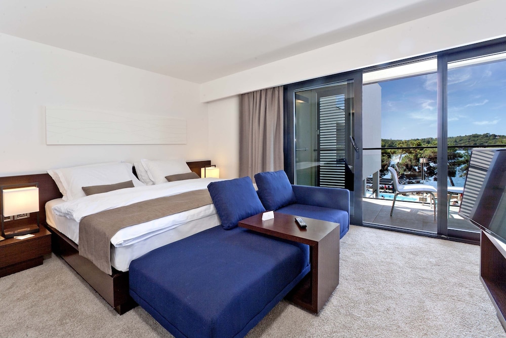 PREMIUM, SEA VIEW, BALCONY