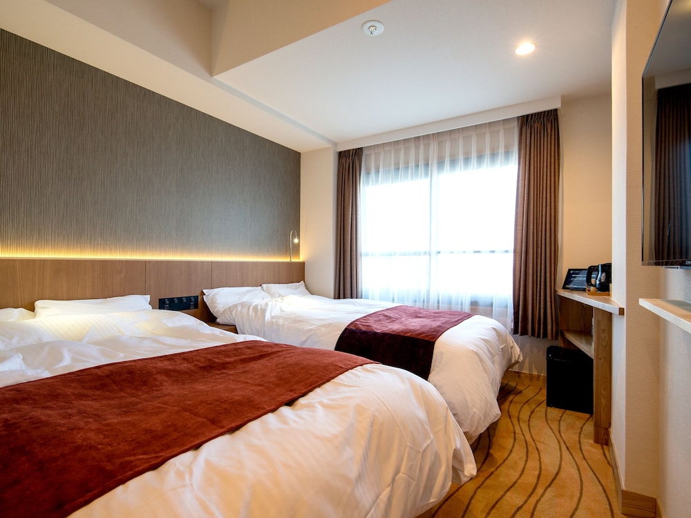 COMPACT, TWIN BEDS