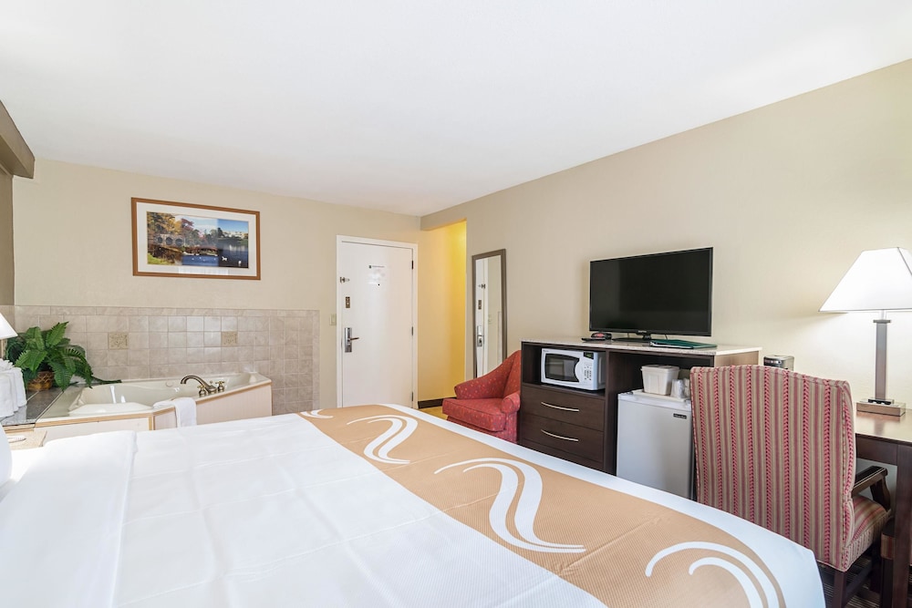 Quality Inn North Conway, NH 12/33
