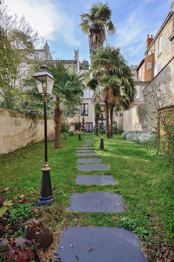 Victor Louis Villa 25/35