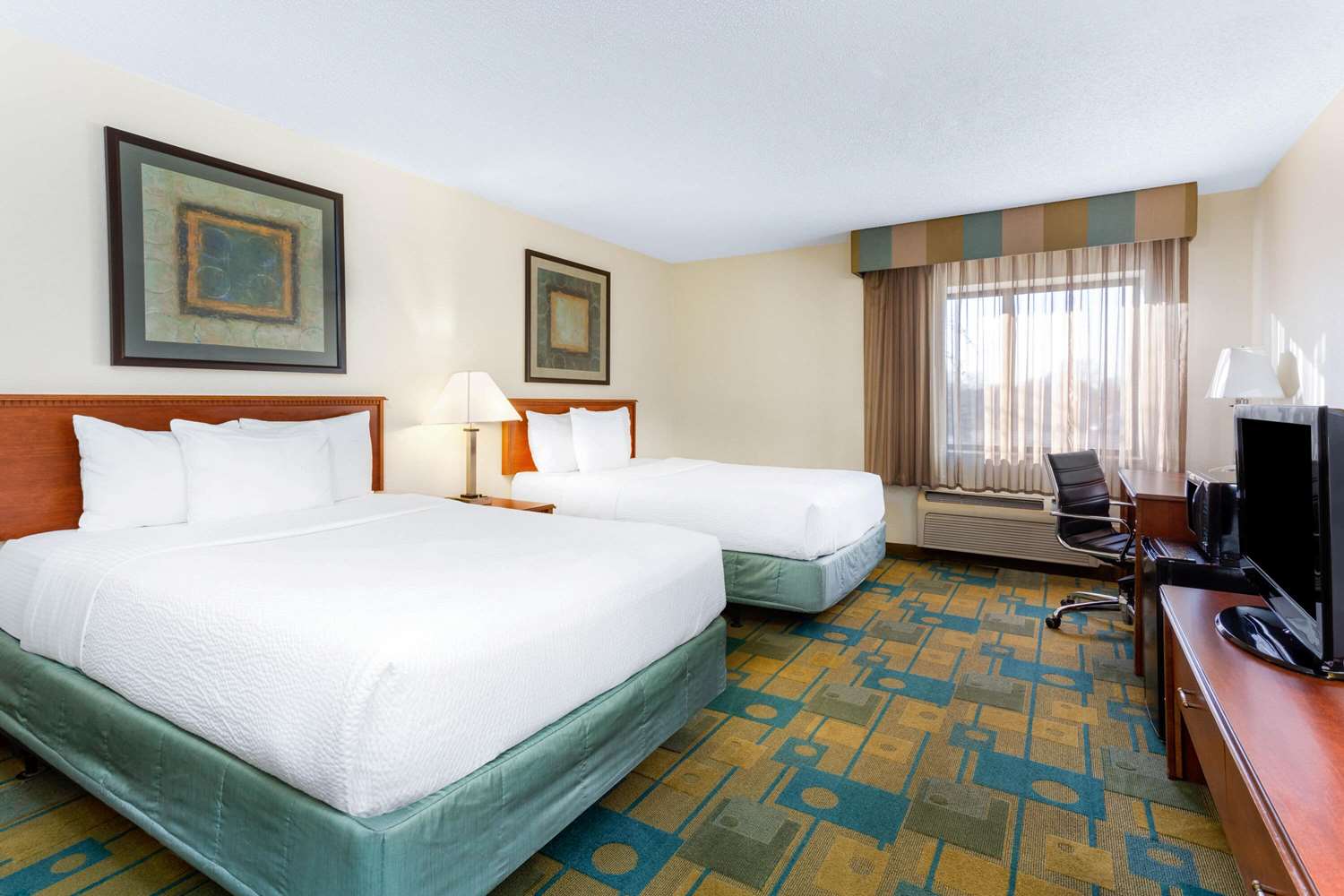 La Quinta Inn Chicago Willowbrook 7/24