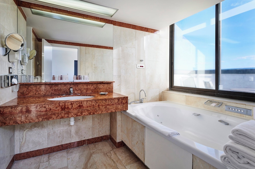 1 Bedroom, Suite, King Bed, Sofa