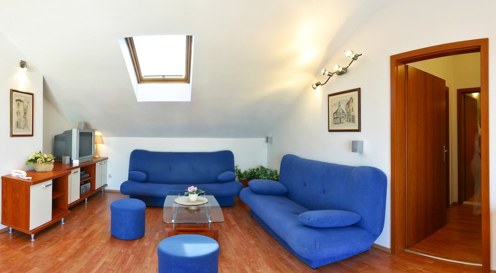 Villa Midea 16/50