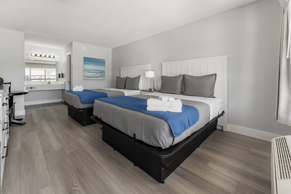 Courtyard, 2 Queen Beds, Annex