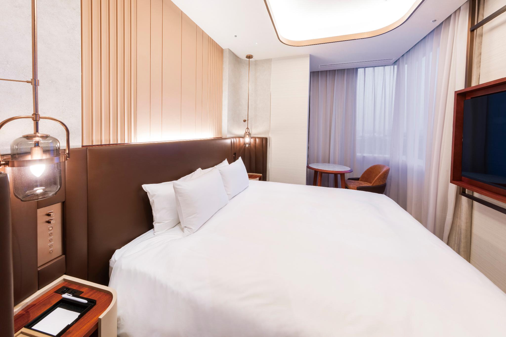 Semi Room, Junior Suite, Double Bed, Night View, Bathtub