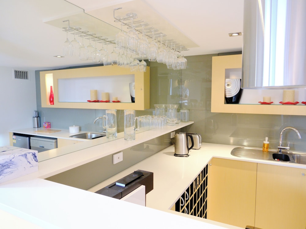 Gallery Suites 47/48