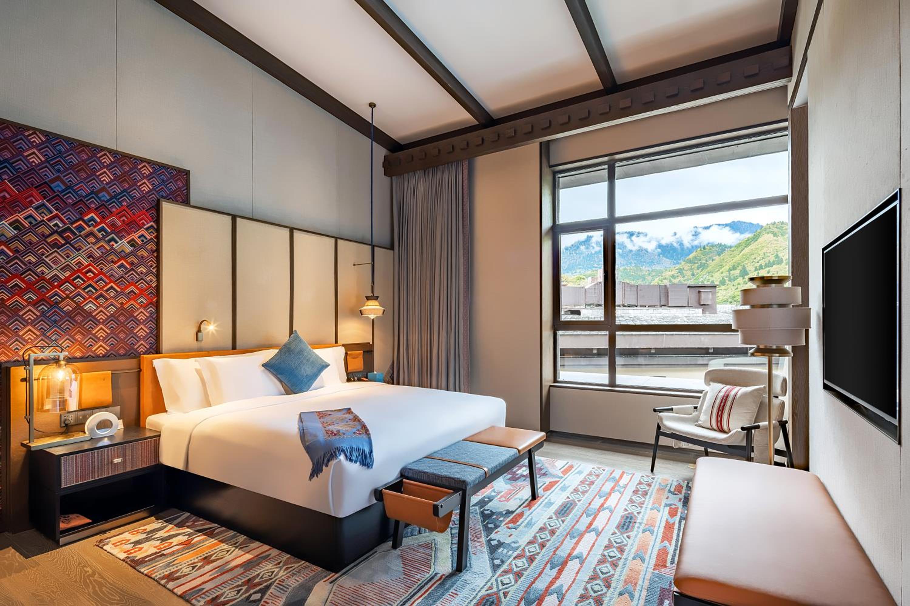 1 Bedroom, Suite, King Bed, Dining Area