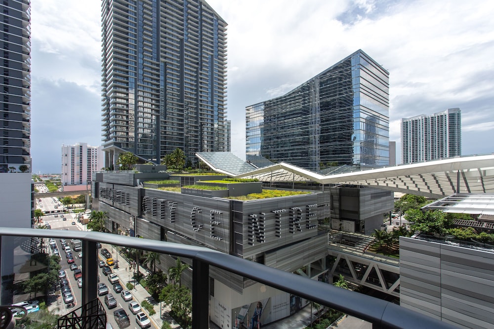 SLS LUX Brickell 写真5