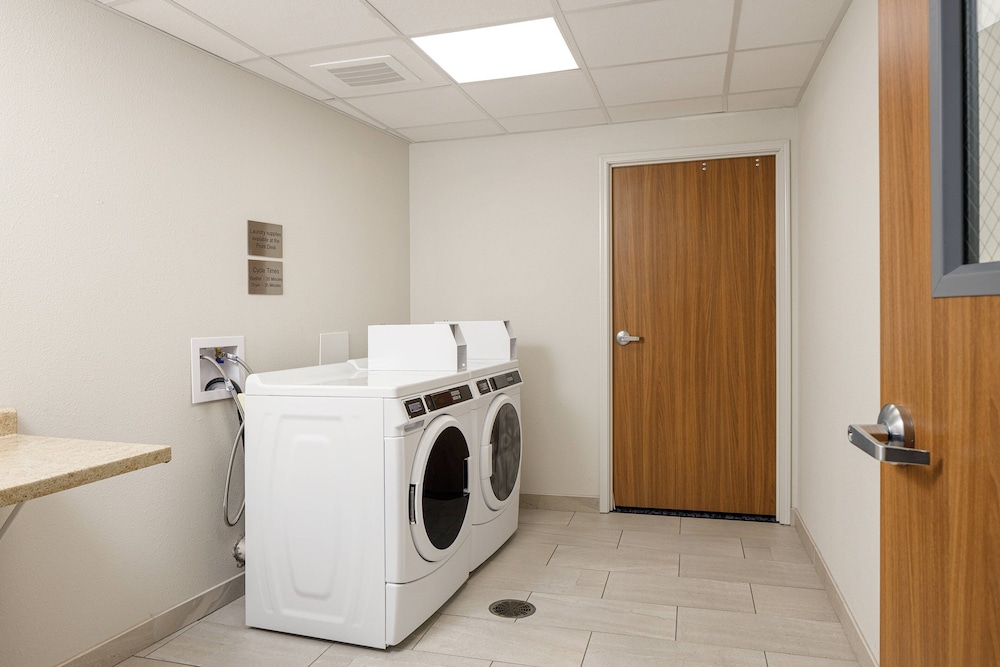 Fairfield Inn Suites Salina 10/40